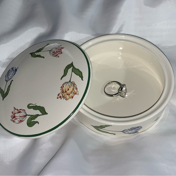 TIFFANY & CO. large Tiffany Tulips TRINKET BOX powder box PORCELAIN - Picture 9 of 10
